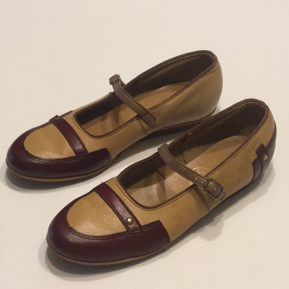 Sandpiper Two Tone Leather Shoe w/Adjustable Strap